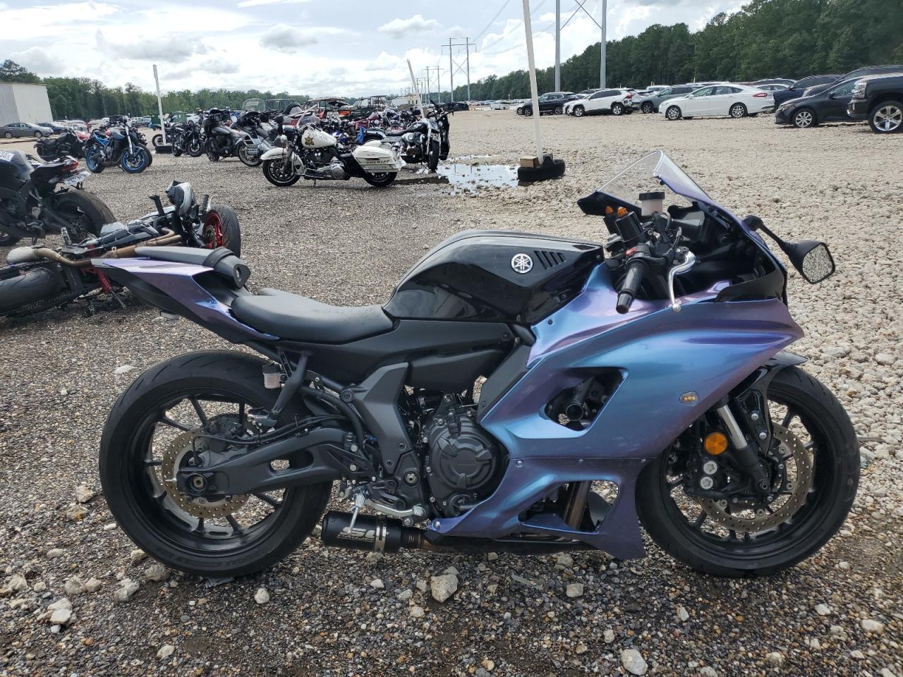2025 Yamaha Yzfr7