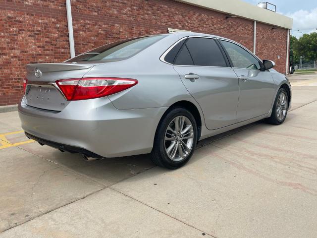 Sedans TOYOTA CAMRY 2017 Srebrny
