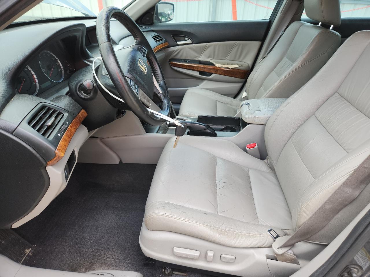 2011 Honda Accord Exl VIN: 1HGCP2F81BA034433 Lot: 62389025