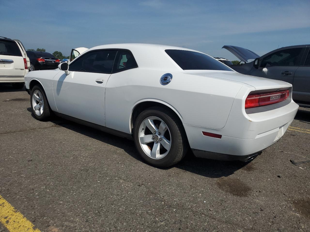 DODGE CHALLENGER 2013 VIN 2C3CDYAG2DH641362 zdjęcie 2