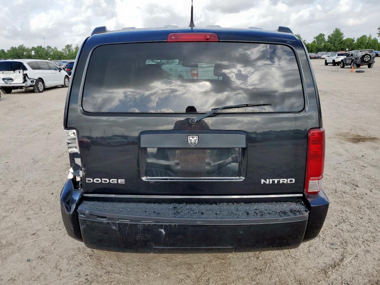 2011 Dodge Nitro Heat VIN: 1D4PT4GK2BW572811 Lot: 61505435