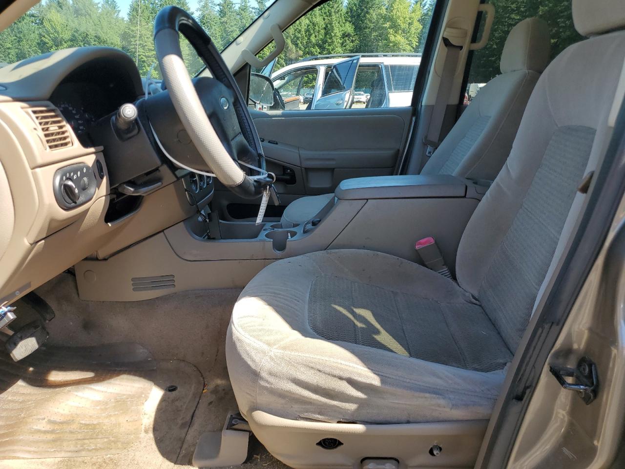 2005 Ford Explorer Xlt VIN: 1FMDU63K75UB11680 Lot: 62882905