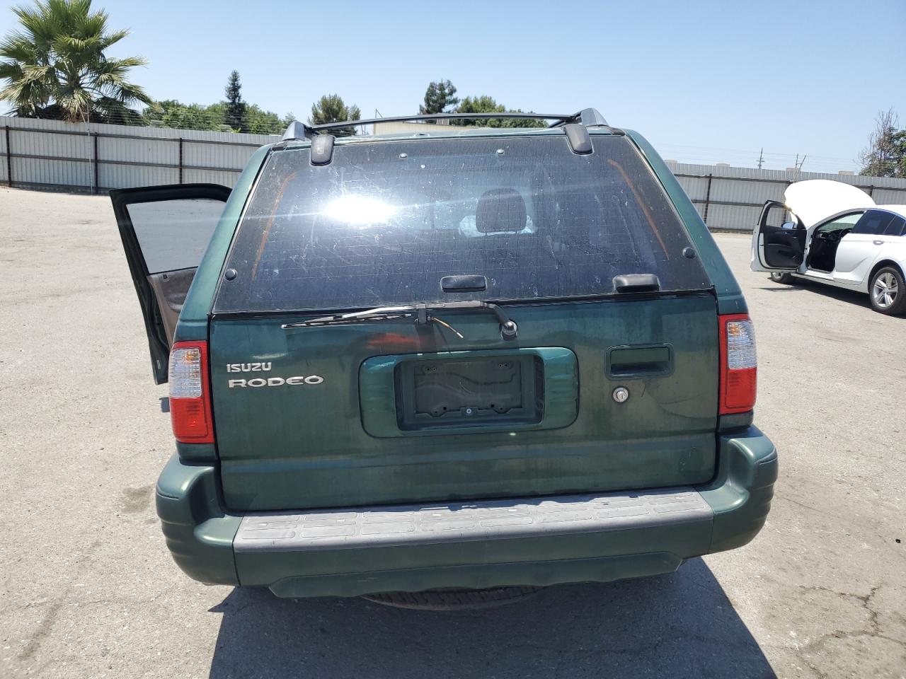 2000 Isuzu Rodeo S VIN: 4S2CK58W2Y4324928 Lot: 59800375