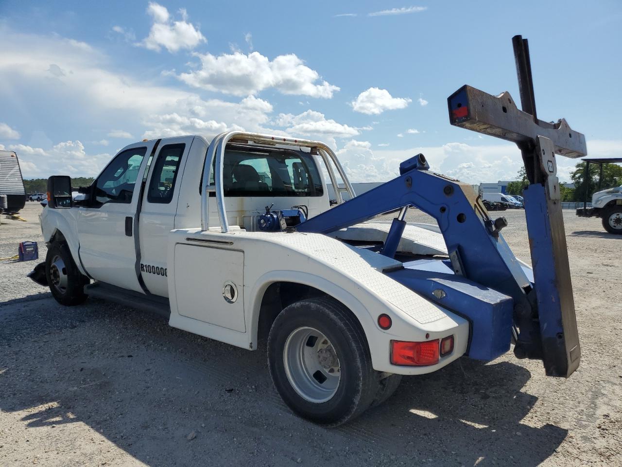 FORD F350 2014 VIN 1FD8X3G62EEA94186 photo 2