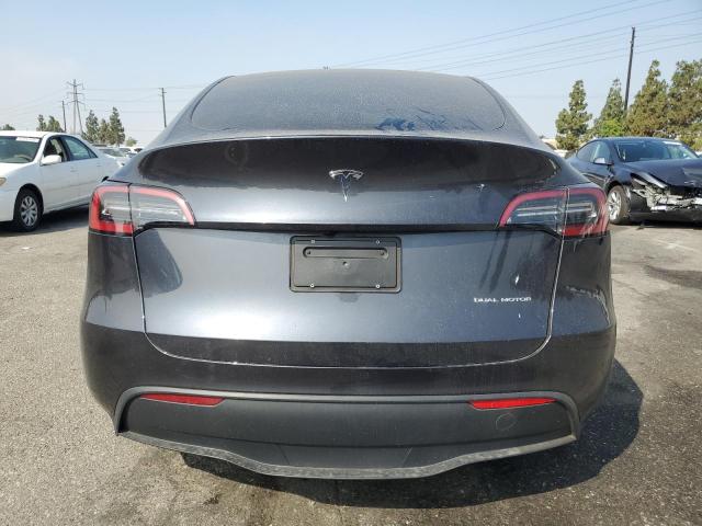  TESLA MODEL Y 2024 Szary