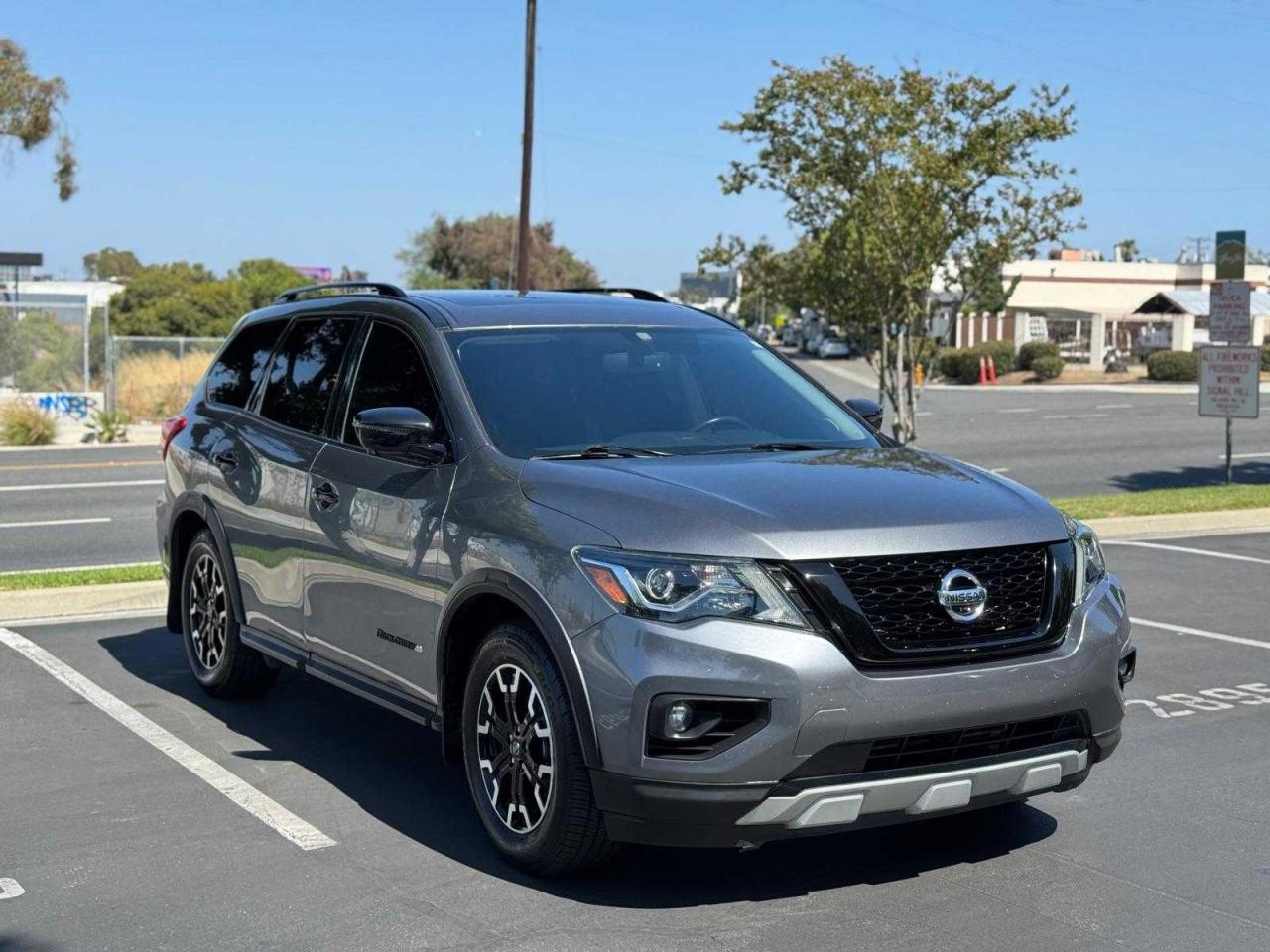 2020 Nissan Pathfinder Sl na sprzedaż w Wilmington, CA - Minor Dent/Scratches