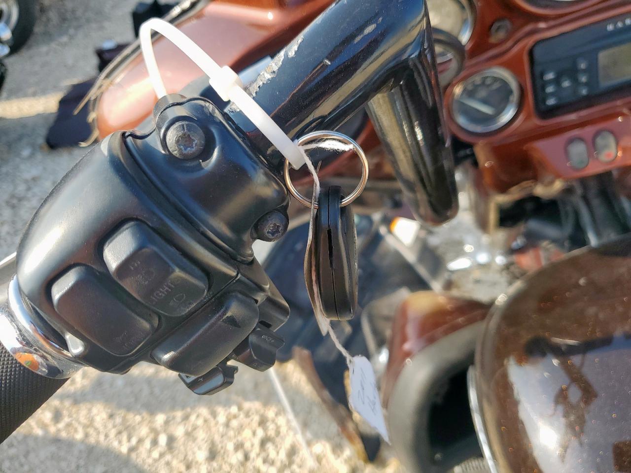 2011 Harley-Davidson Flhtk VIN: 1HD1KEM14BB603215 Lot: 59717825