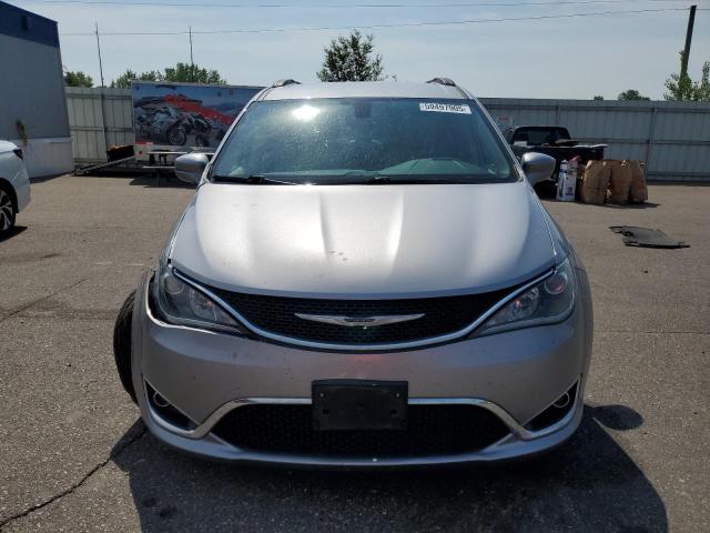 Minivans CHRYSLER PACIFICA 2017 Srebrny
