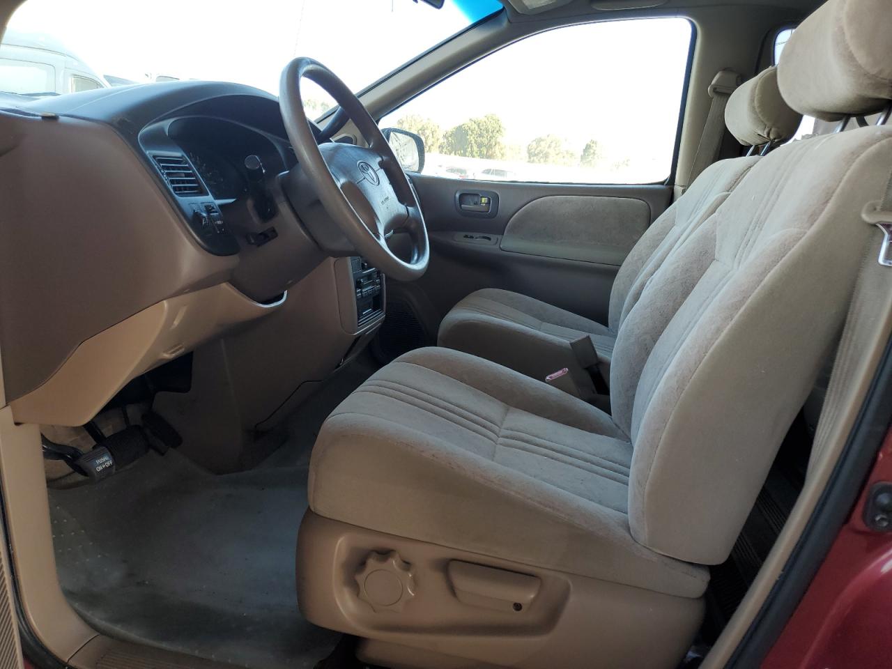 1998 Toyota Sienna Le VIN: 4T3ZF13C2WU030672 Lot: 58856055
