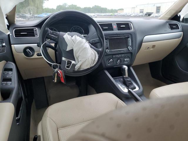 Sedans VOLKSWAGEN JETTA 2013 White