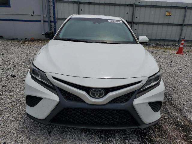  TOYOTA CAMRY 2018 Белы