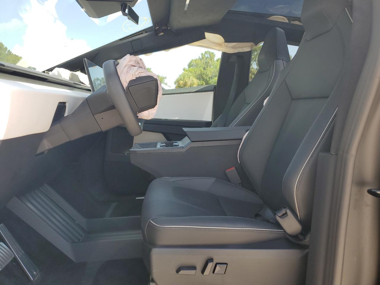2024 Tesla Cybertruck VIN: 7G2CEHED2RA011146 Lot: 61048255