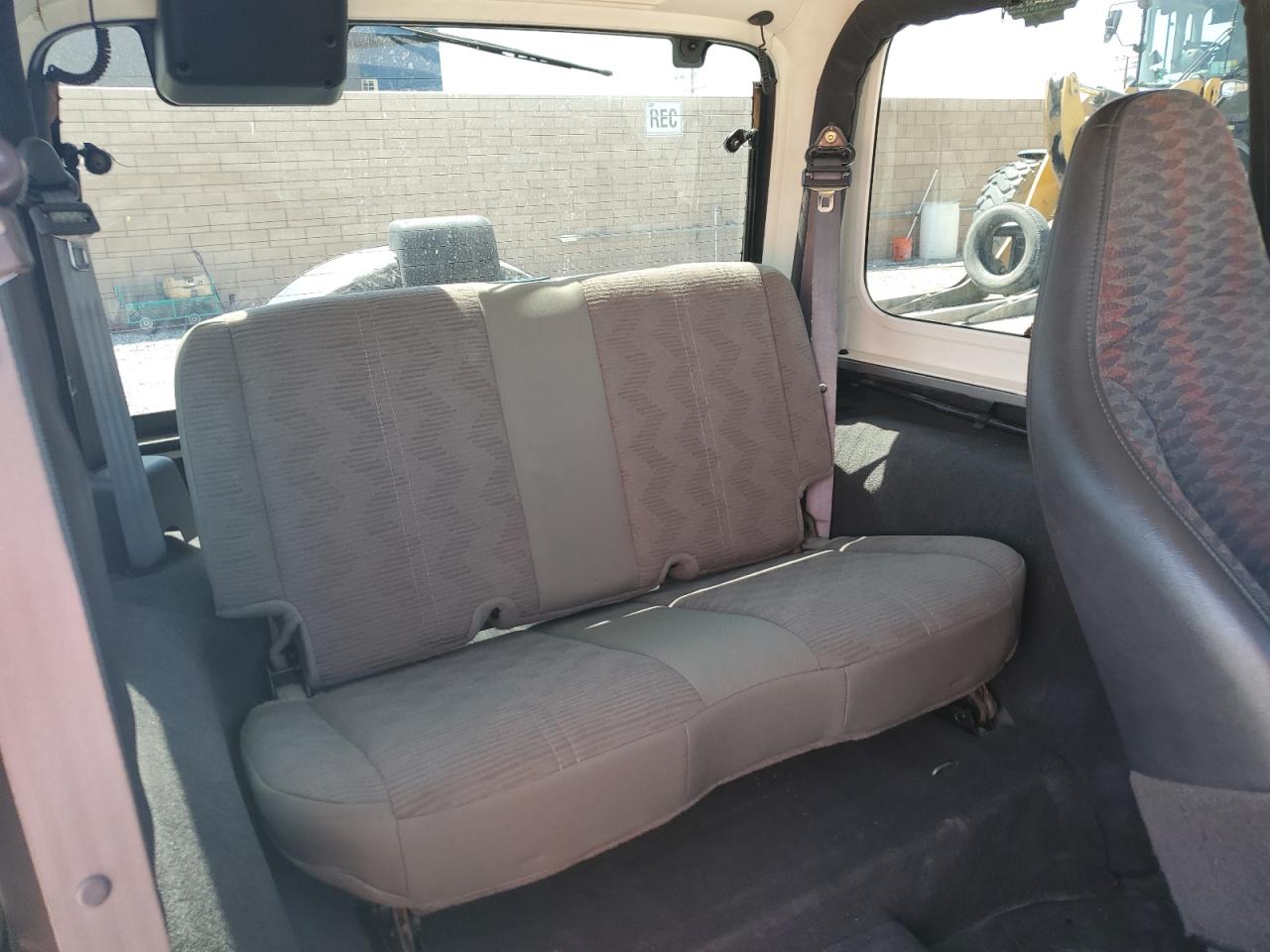 2000 Jeep Wrangler / Tj Se VIN: 1J4FA29P7YP737289 Lot: 61869865