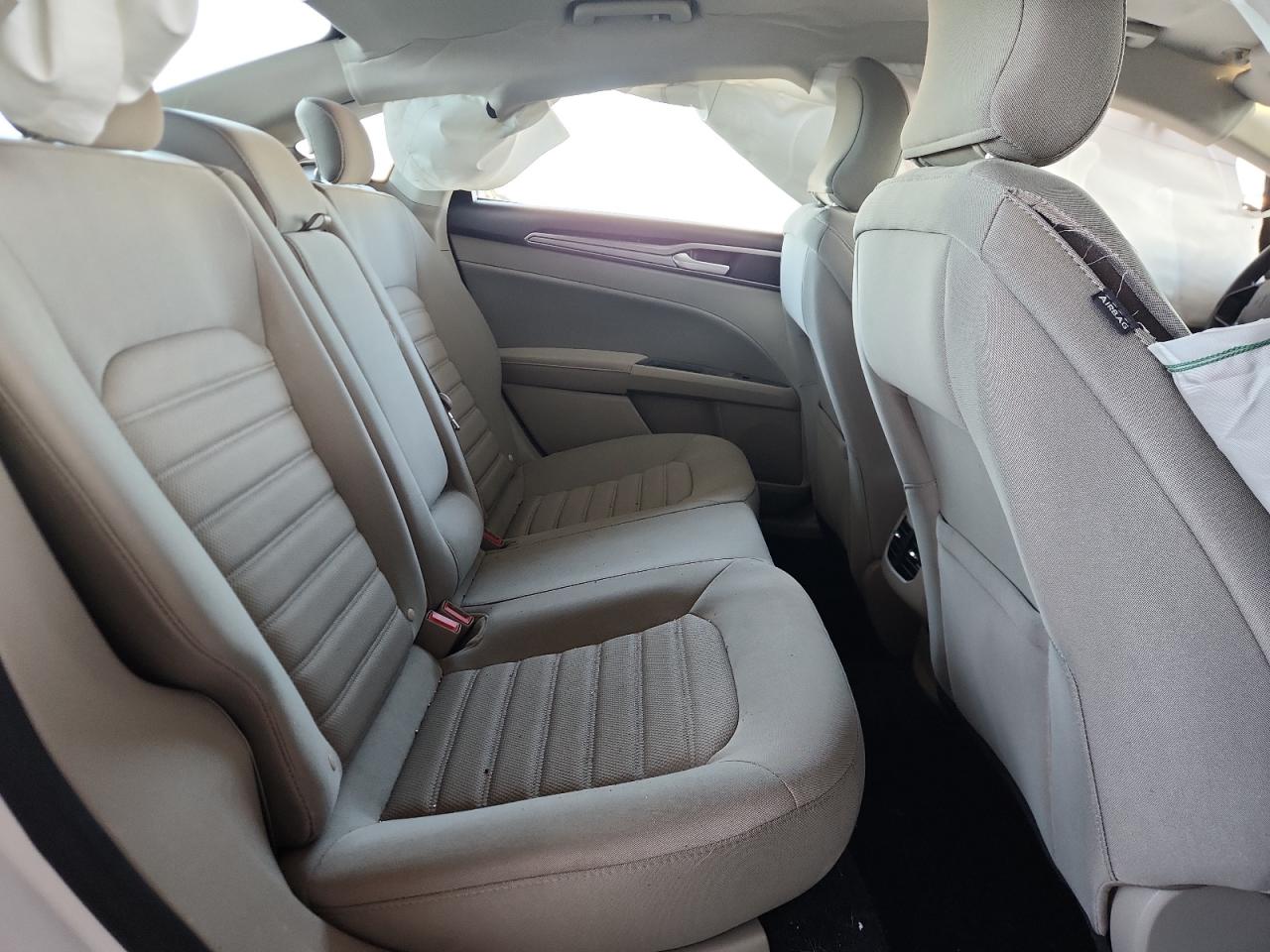 3FA6P0LU6KR137828 2019 Ford Fusion Se