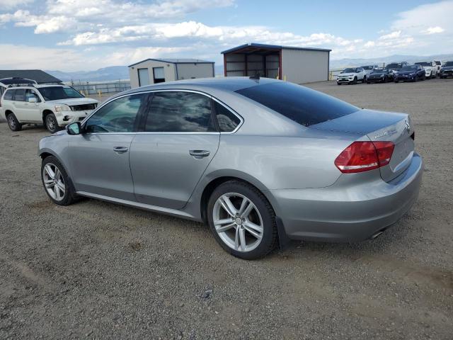  VOLKSWAGEN PASSAT 2013 Сріблястий