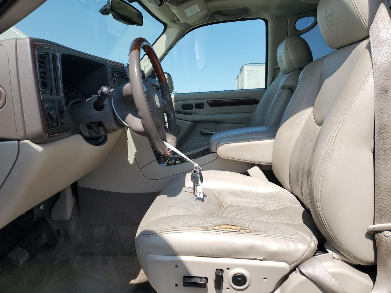 2004 Cadillac Escalade Luxury VIN: 1GYEK63N94R283830 Lot: 61431285