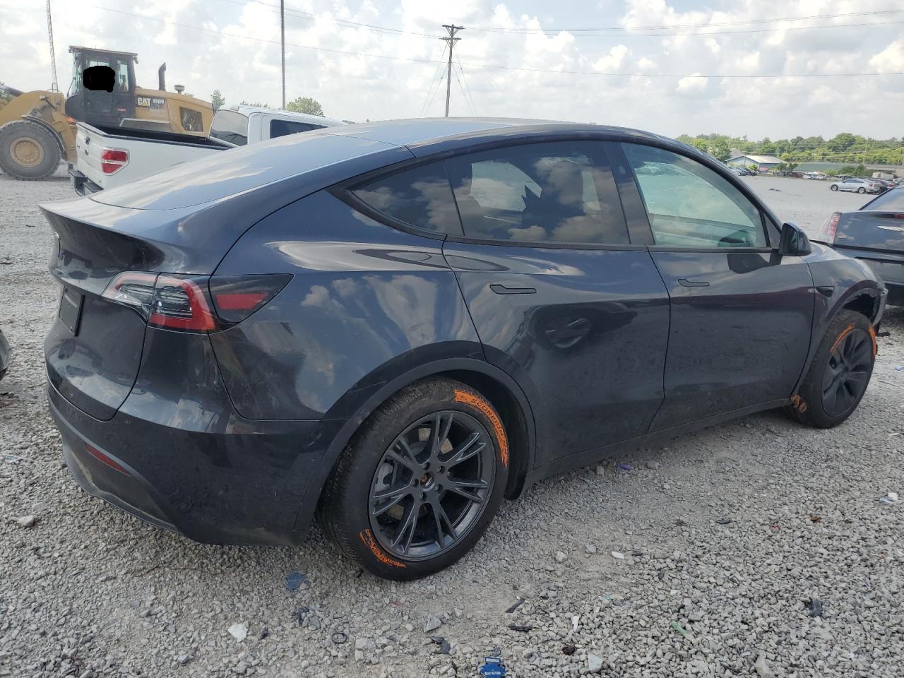 TESLA MODEL Y 2024 VIN 7SAYGDED8RF158606 фото 3
