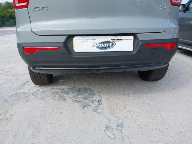 2025 VOLVO XC40 + B4