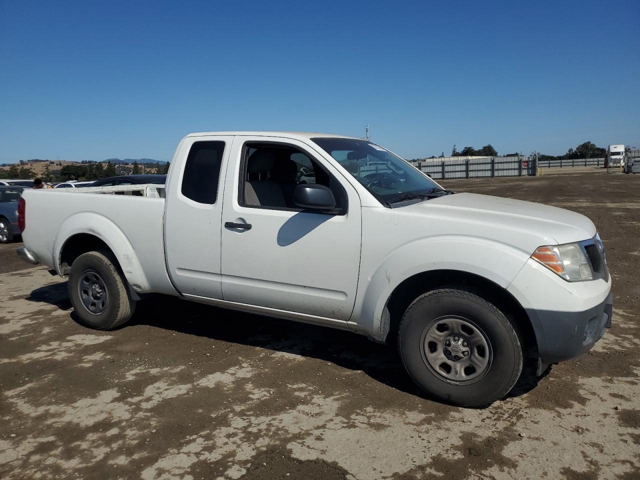 NISSAN FRONTIER 2015 VIN 1N6BD0CT5FN759027 photo 4