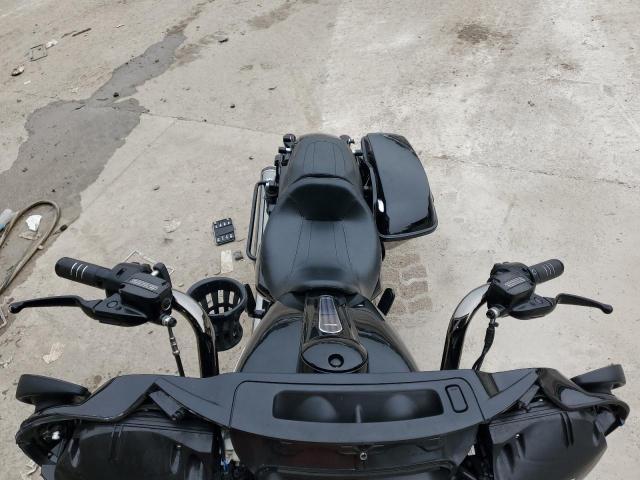  HARLEY-DAVIDSON FL 2018 Черный