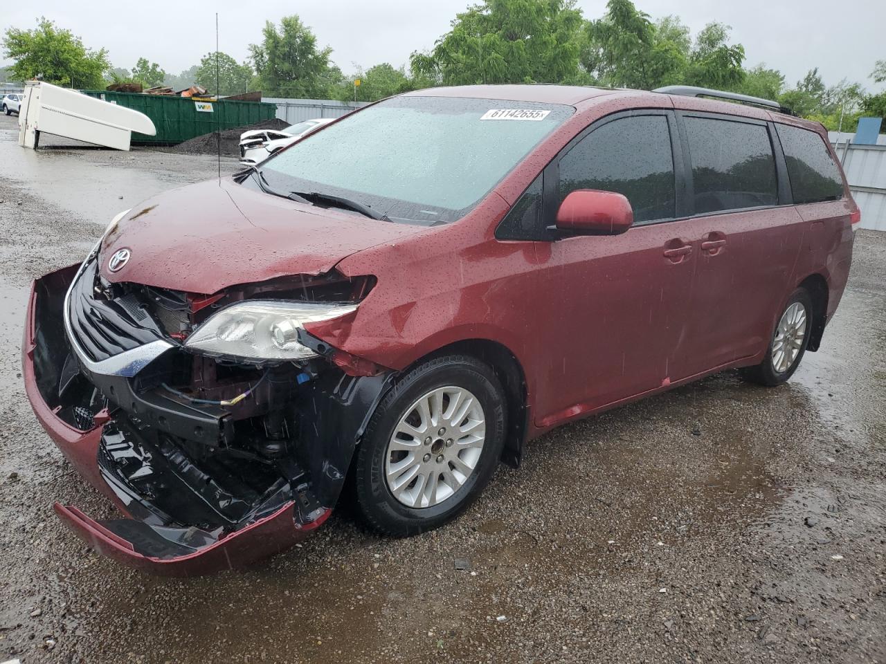 2011 Toyota Sienna Base na sprzedaż w London, ON - Front End