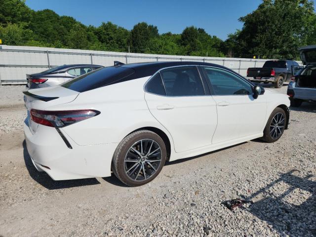 TOYOTA CAMRY 2021 Белы