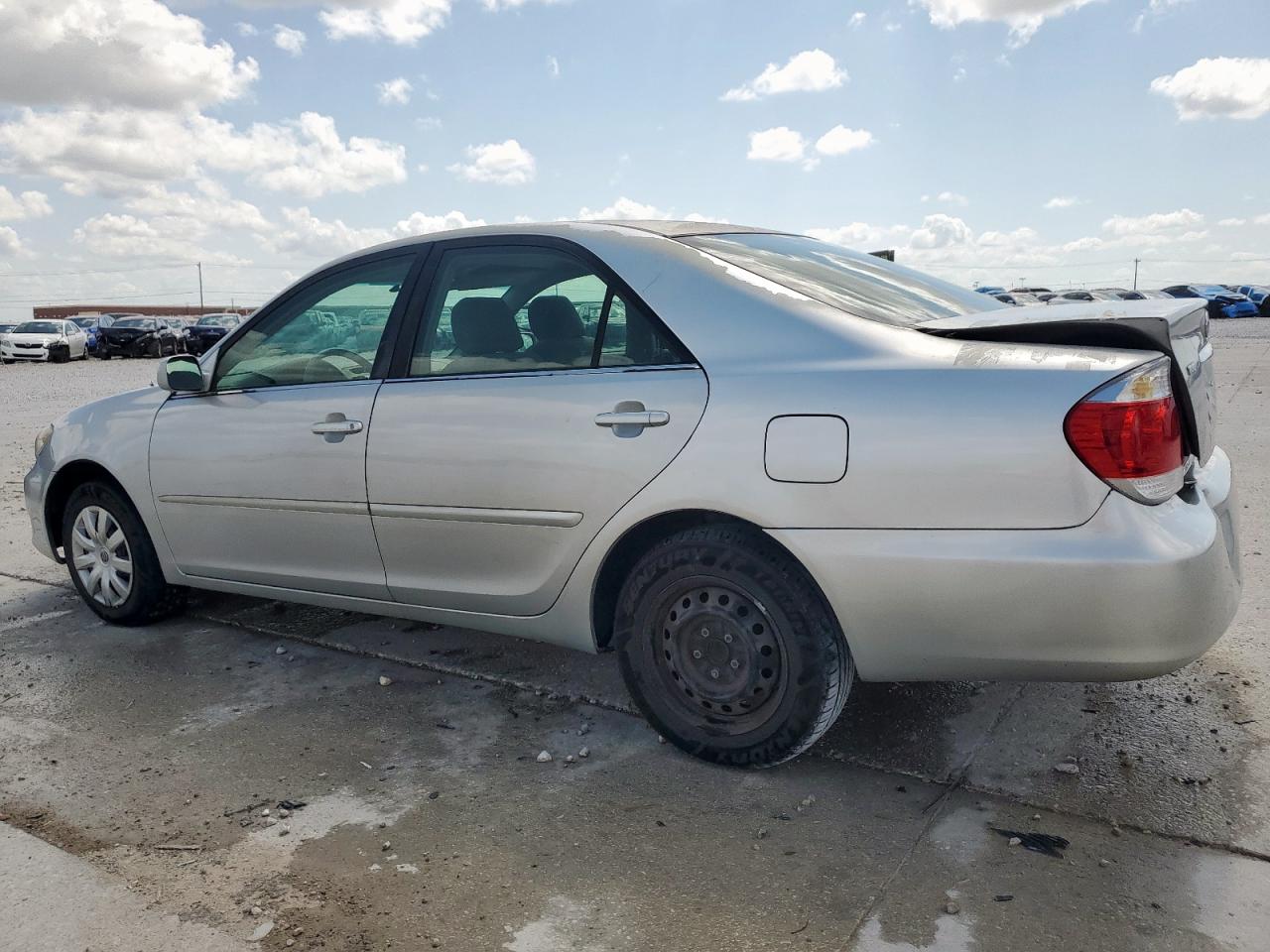 2005 Toyota Camry Le silver null gas 4T1BE32K25U040733 photo #3
