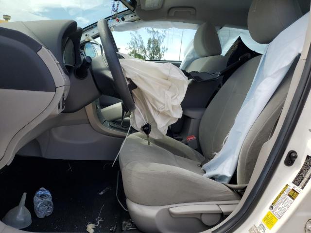 Sedans TOYOTA COROLLA 2012 White