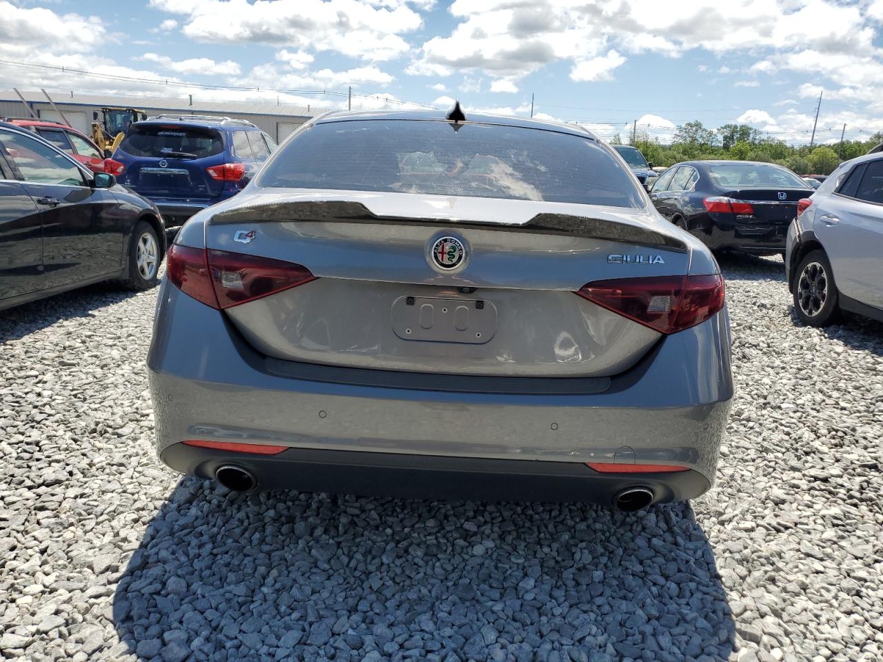 2017 Alfa Romeo Giulia Q4 VIN: ZARFAEDN2H7555776 Lot: 62035725