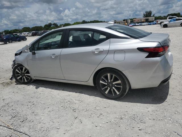  NISSAN VERSA 2021 Srebrny