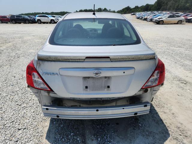  NISSAN VERSA 2016 Srebrny