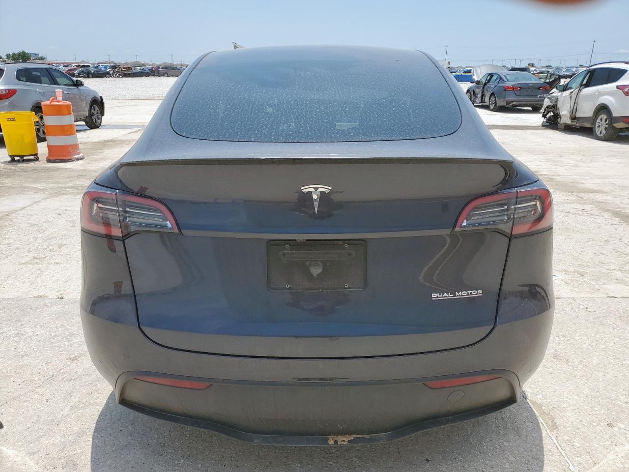 2024 Tesla Model Y VIN: 7SAYGDEF8RA262981 Lot: 60900865