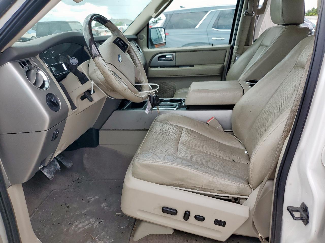 2013 Ford Expedition Limited VIN: 1FMJU1K52DEF33253 Lot: 62860635