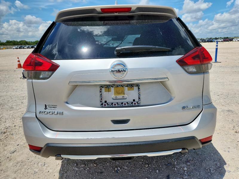  NISSAN ROGUE 2018 Srebrny