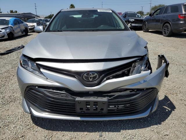  TOYOTA CAMRY 2020 Серебристый