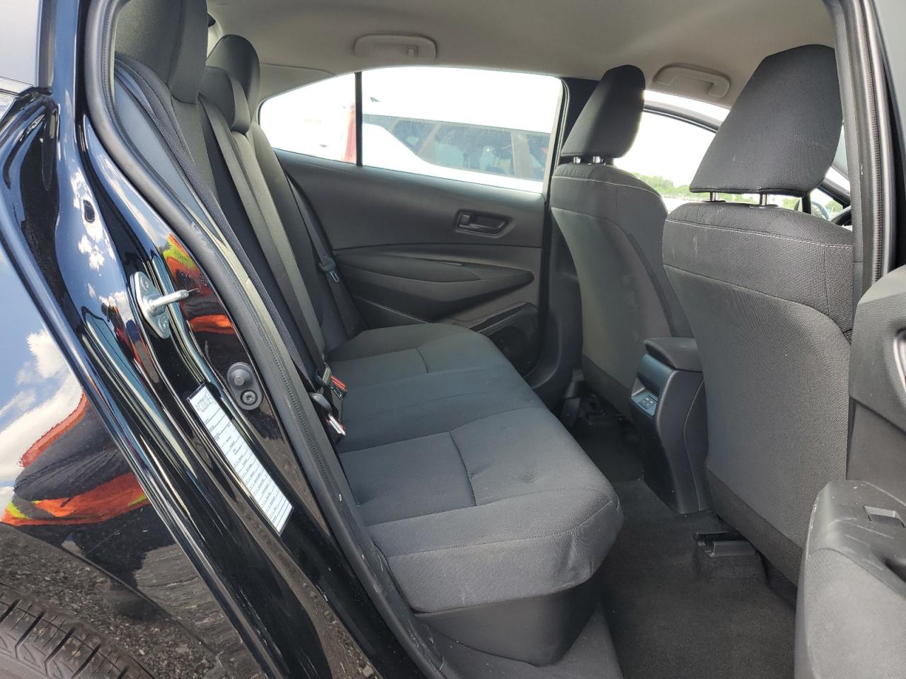 2025 Toyota Corolla Le VIN: JTDBCMFE8SJ037921 Lot: 61165195