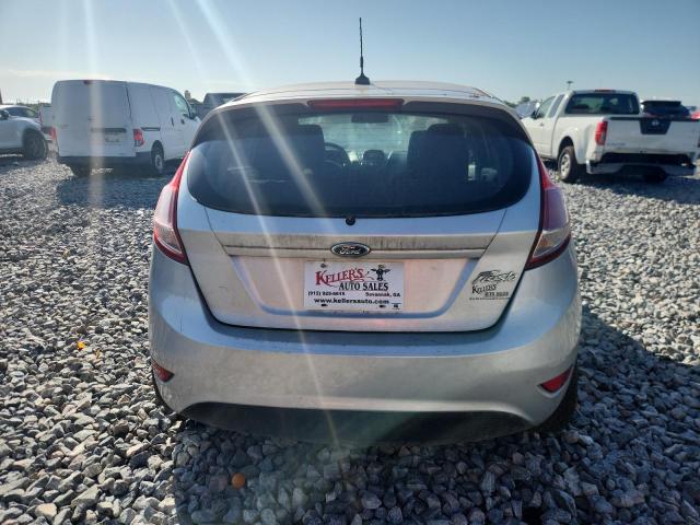 Hatchbacks FORD FIESTA 2015 Srebrny