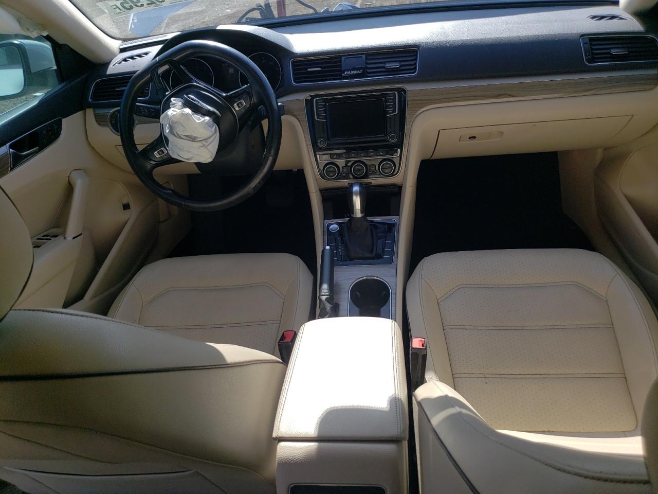 2018 Volkswagen Passat Se VIN: 1VWBA7A33JC017041 Lot: 61876295