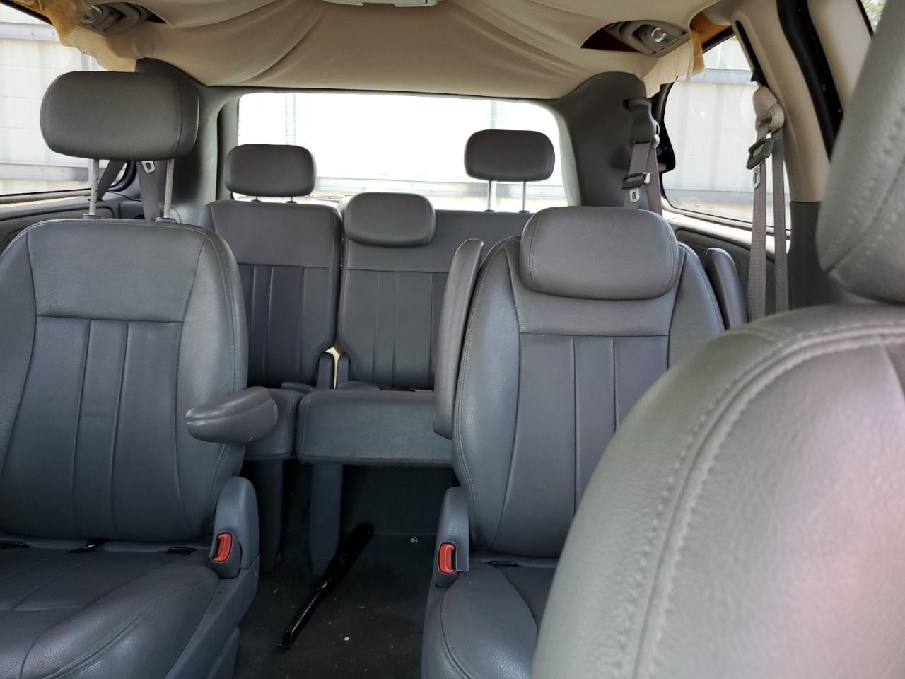 2005 Chrysler Town & Country Touring VIN: 2C4GP54LX5R559225 Lot: 62607675