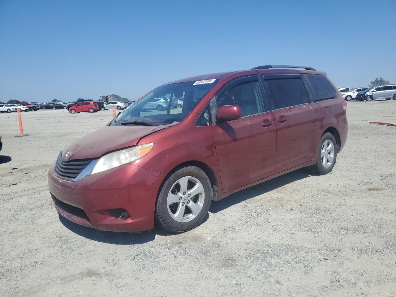 2014 Toyota Sienna Le for Sale in Antelope, CA - Front End