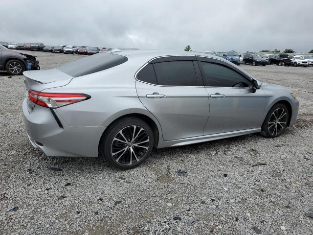  TOYOTA CAMRY 2019 Srebrny