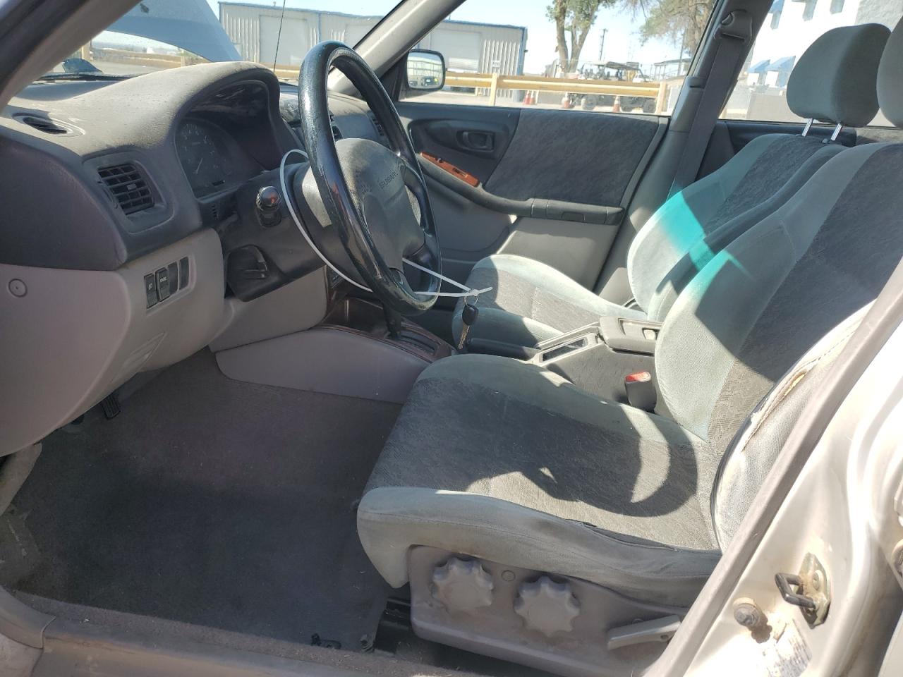 2000 Subaru Forester L VIN: JF1SF6356YH715949 Lot: 60897255