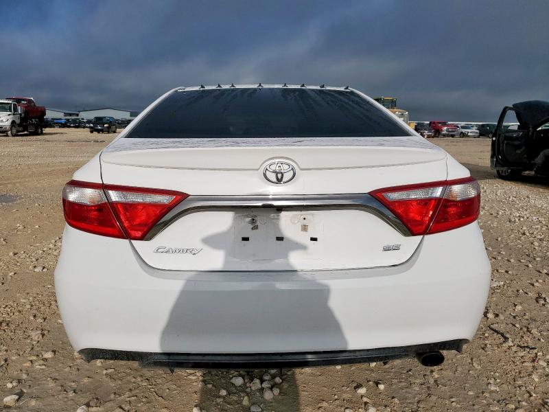 Sedans TOYOTA CAMRY 2016 Biały