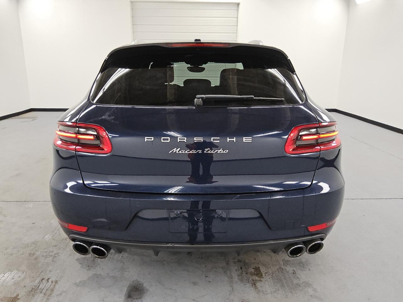 2017 Porsche Macan Turbo VIN: WP1AF2A52HLB61998 Lot: 56172055