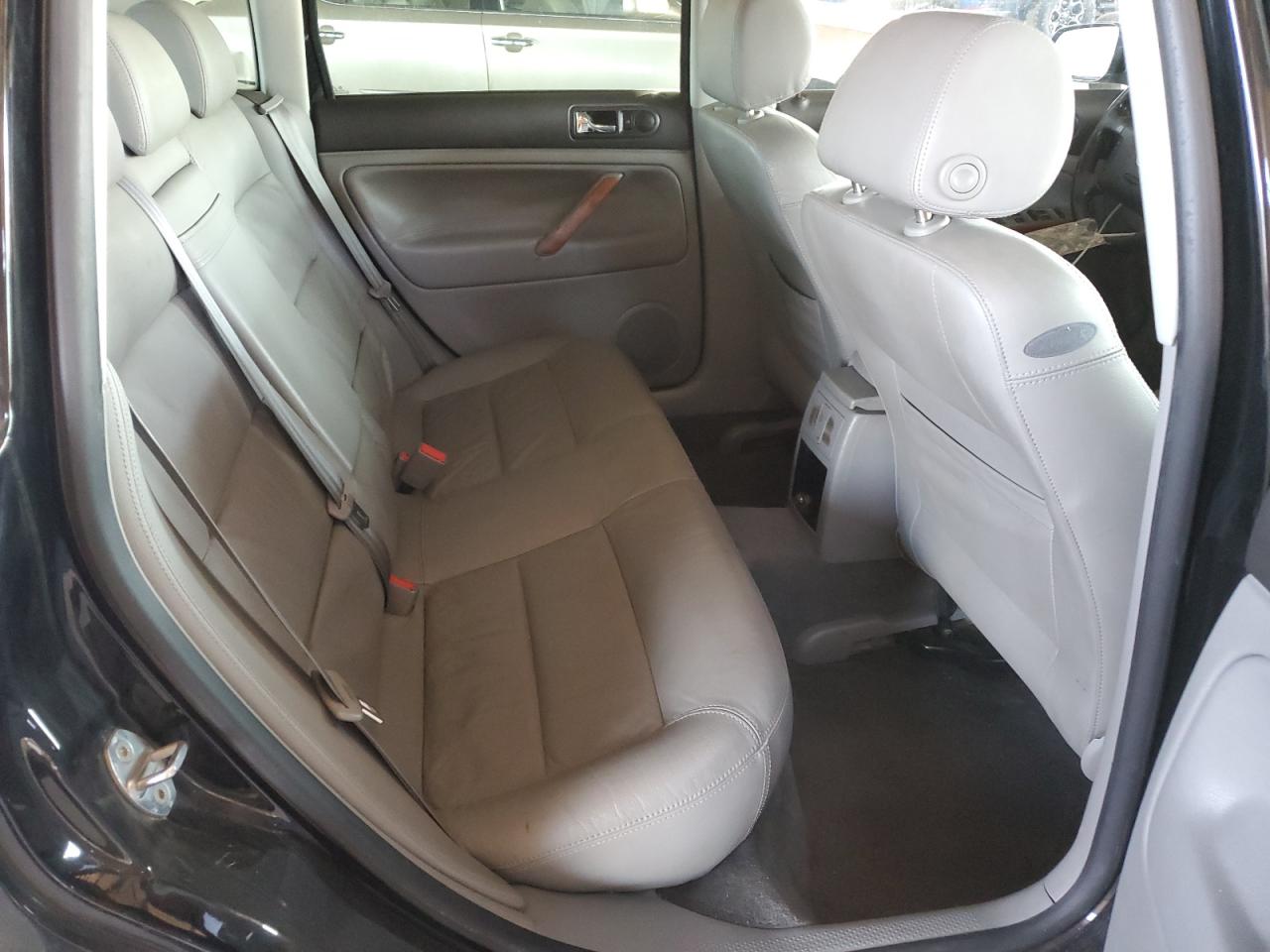 2002 Volkswagen Passat Glx VIN: WVWRH63B92P238729 Lot: 62514415