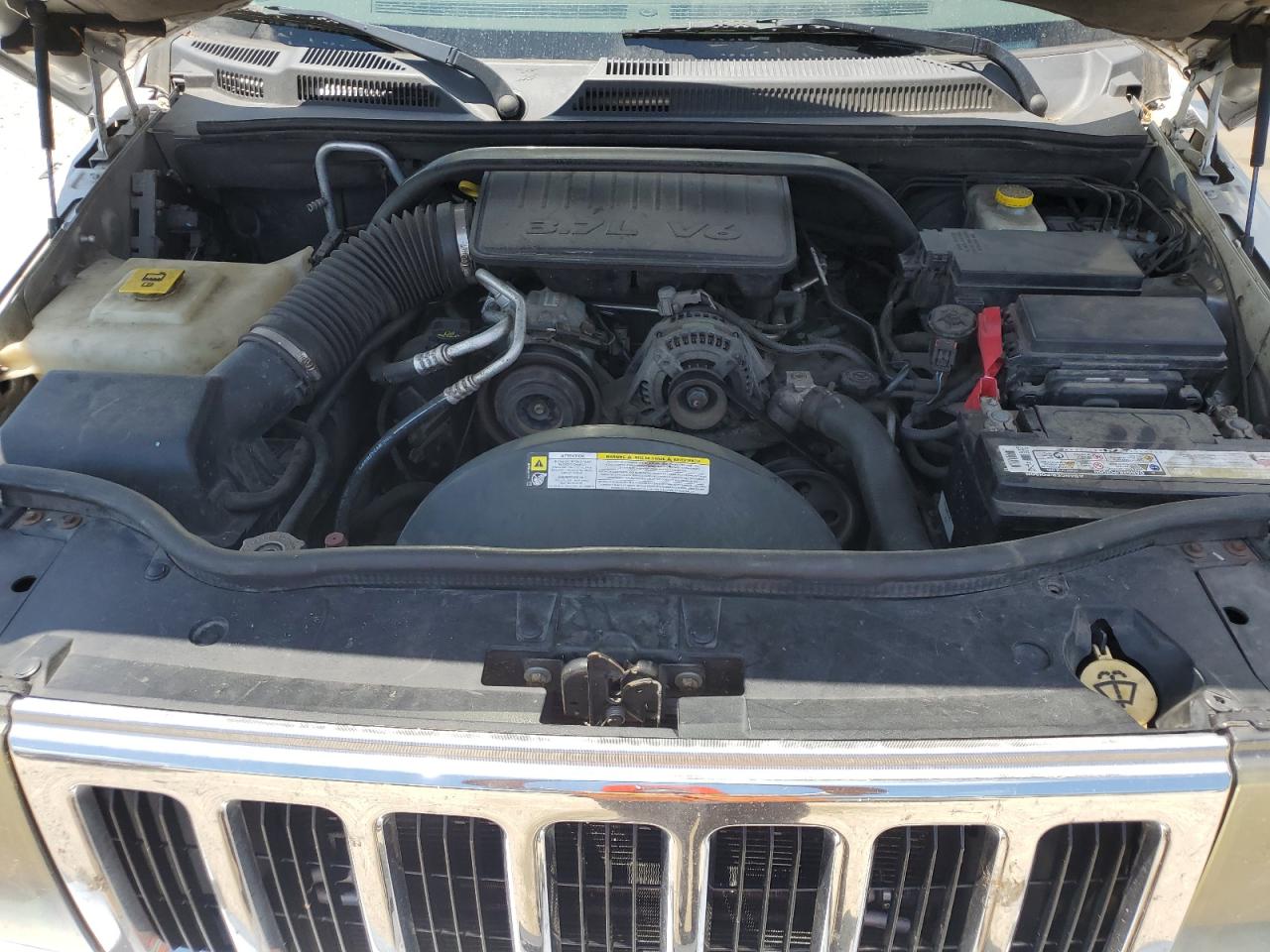 2010 Jeep Commander Sport VIN: 1J4RG4GK5AC121781 Lot: 59873605