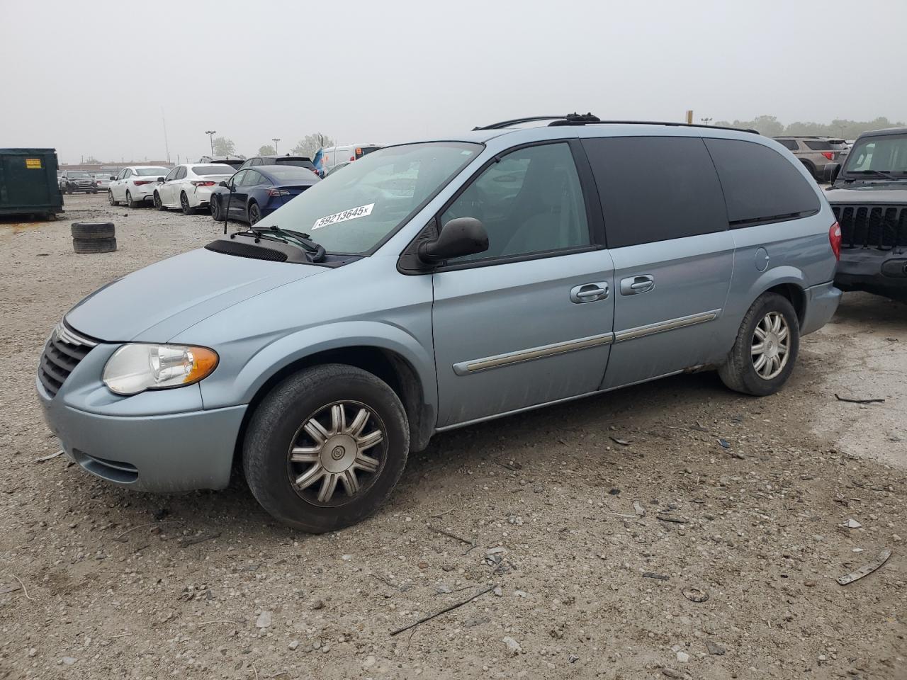 2005 Chrysler Town & Country Touring zu verkaufen in Indianapolis, IN - Side