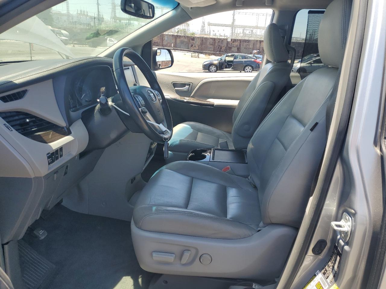 2017 Toyota Sienna Xle VIN: 5TDYZ3DC7HS851736 Lot: 62350585