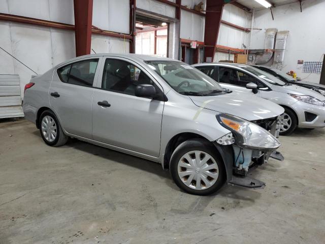 Седани NISSAN VERSA 2015 Сріблястий