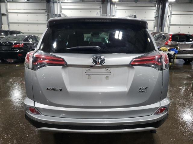  TOYOTA RAV4 2016 Srebrny
